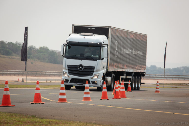 Maria Caminhoneira Sertania: uma história de coragem feminina nas estradas do sertão