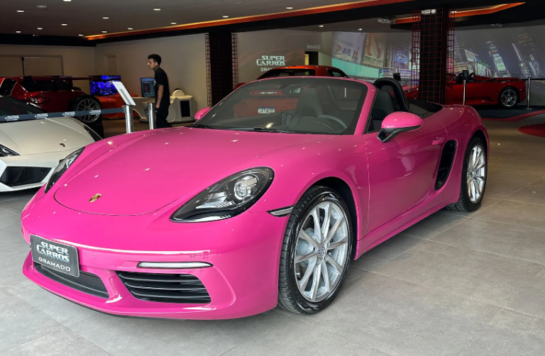 SUPER CARROS celebra 15 anos de fundação realizando sonhos de turistas: guiar carros superesportivos 