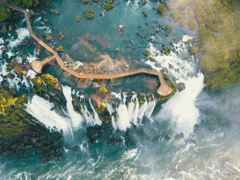 Vazão das Cataratas do Iguaçu chega a 7 milhões de litros por segundo nesta quinta-feira, 2 de julho