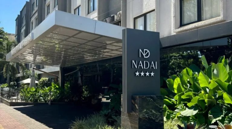 Nadai Confort Hotel celebra 45 anos apostando em arte, cultura e novas experiências para transformar a hospedagem