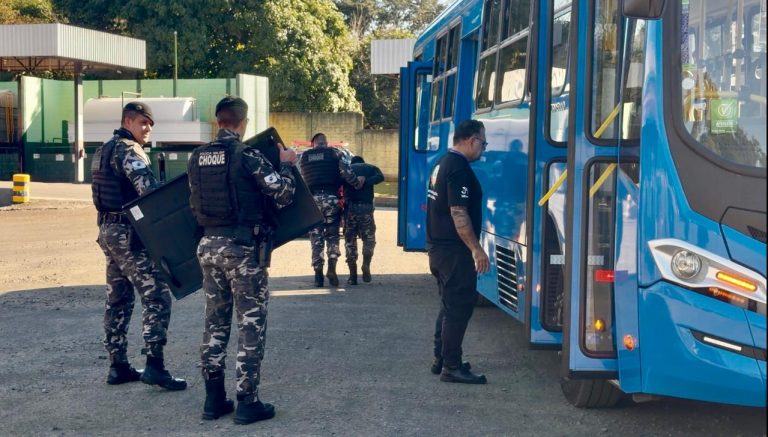 VISAC promove simulado de assalto a ônibus com apoio da Polícia Militar em Foz