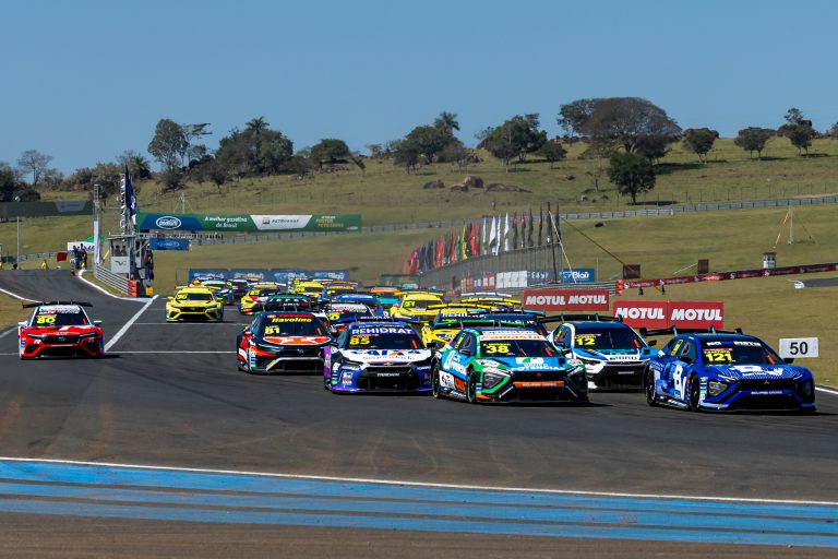 Vale Este: Felipe Baptista vence a corrida principal da Bradesco Stock Pro Series no Velocitta