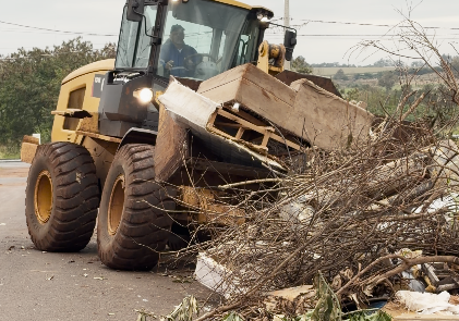 Equipes da Secretaria de Meio Ambiente realizam mutirão de limpeza e zeladoria na área industrial